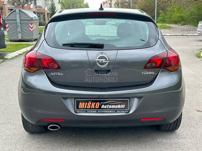 Opel Astra J 1.4 Turbo Nav CH