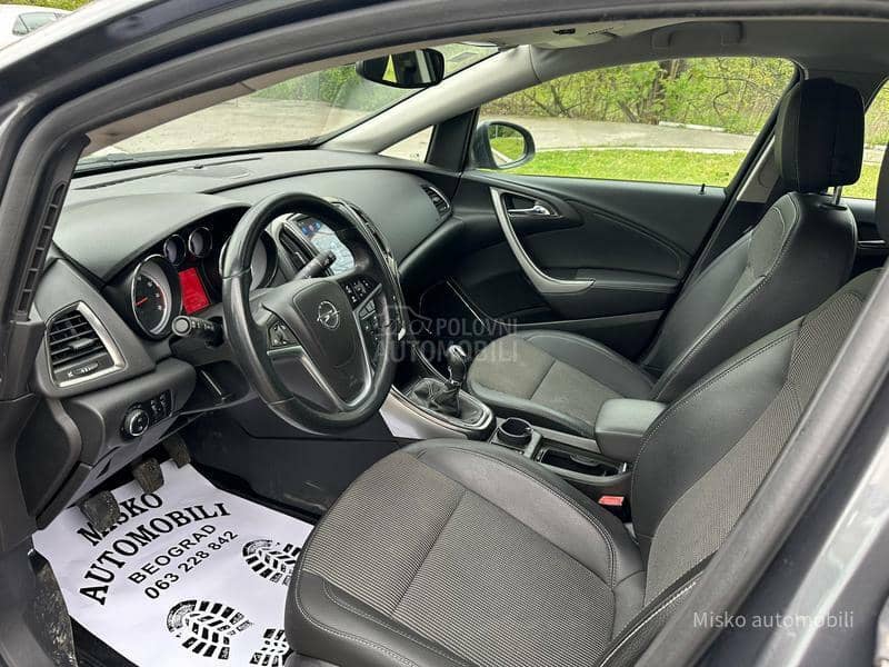 Opel Astra J 1.4 Turbo Nav CH