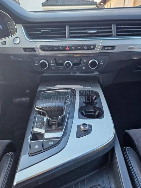 Audi Q7 3.0TDI/AUT/7sed