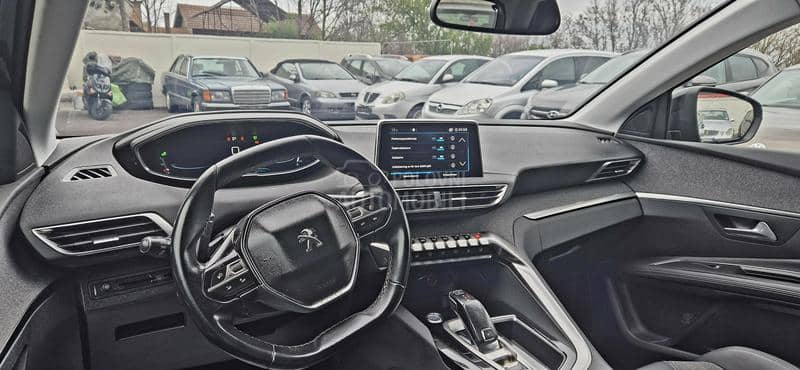 Peugeot 3008 1.2B  N O V