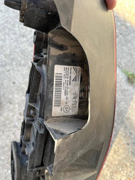 Zadnja Desna Stop Lampa