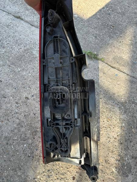 Zadnja Desna Stop Lampa