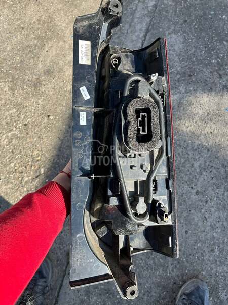 Zadnja Leva Stop Lampa