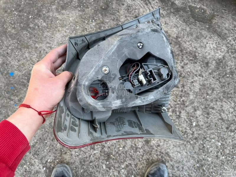 Zadnja Desna Stop Lampa