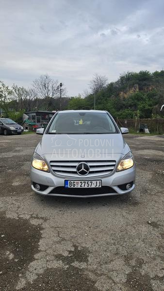 Mercedes Benz B 180 