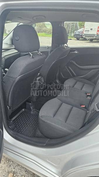 Mercedes Benz B 180 