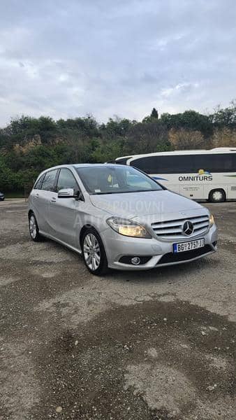 Mercedes Benz B 180 