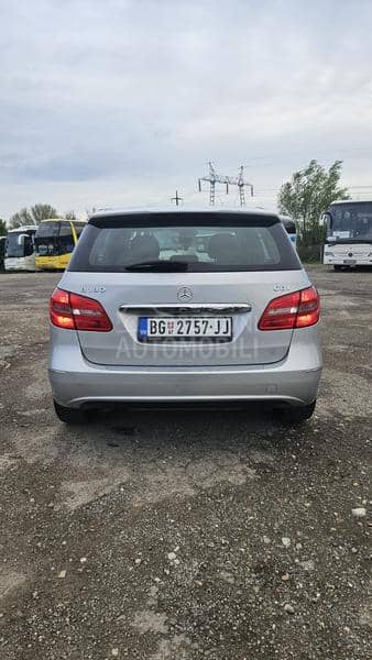 Mercedes Benz B 180 