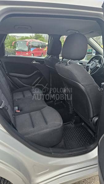 Mercedes Benz B 180 
