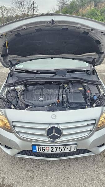 Mercedes Benz B 180 