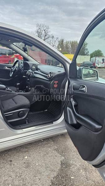 Mercedes Benz B 180 