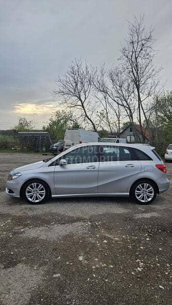 Mercedes Benz B 180 