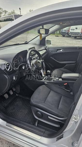 Mercedes Benz B 180 
