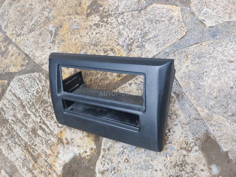 Blenda,plastika oko radia