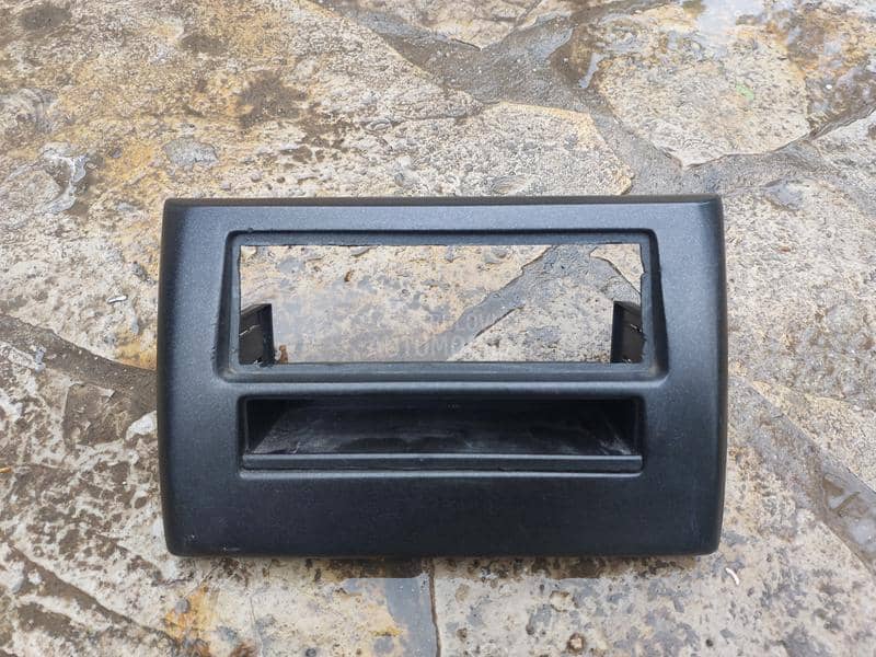 Blenda,plastika oko radia