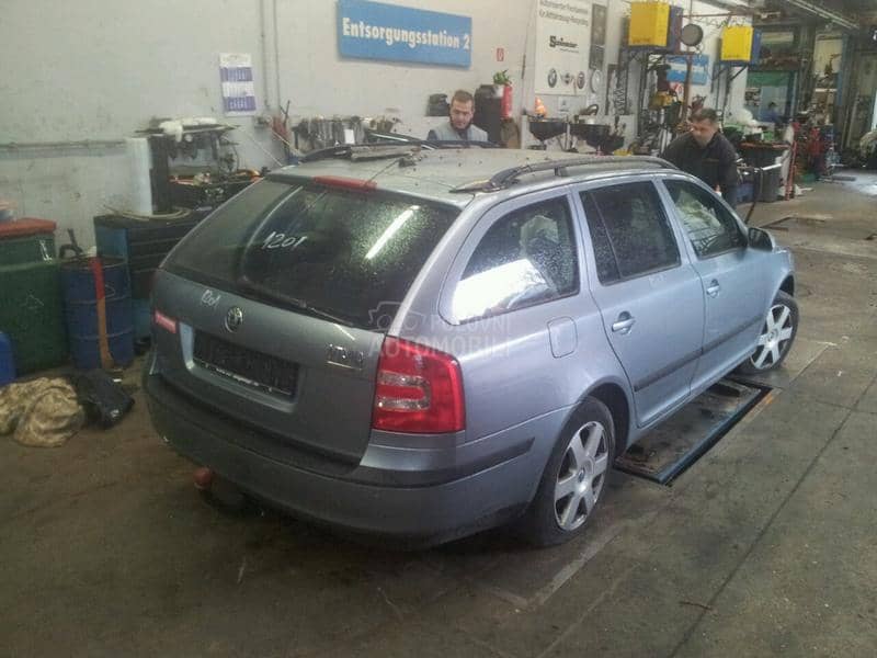 Škoda Octavia 2006 -  kompletan auto u delovima