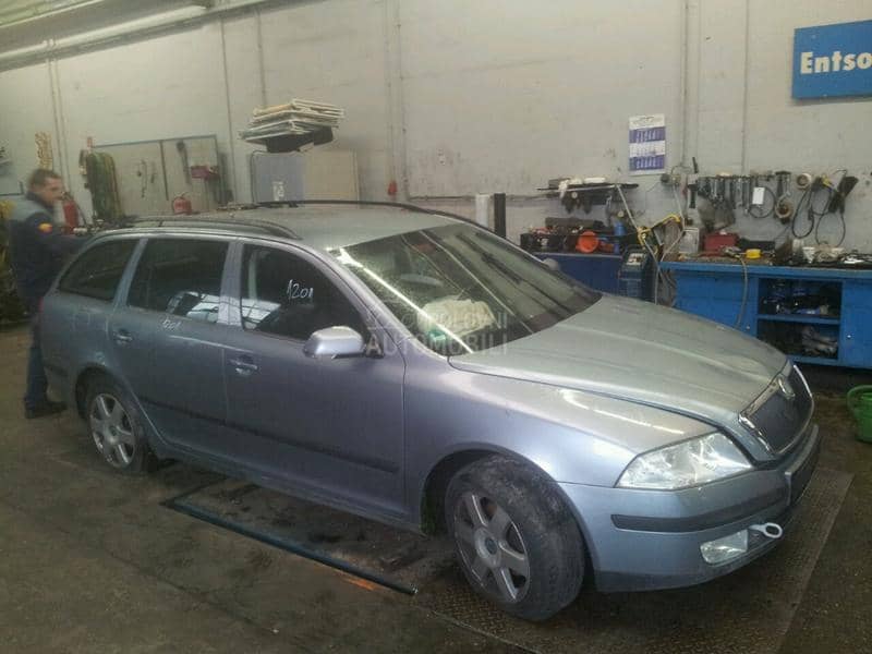 Škoda Octavia 2006 -  kompletan auto u delovima