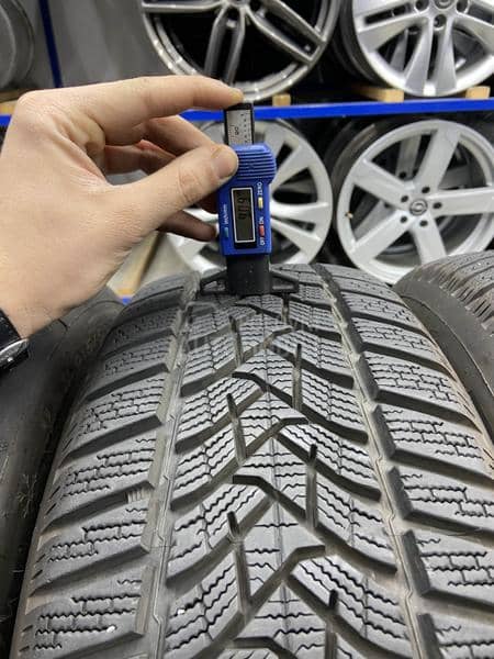 Dunlop 215/60 R16 Zimska