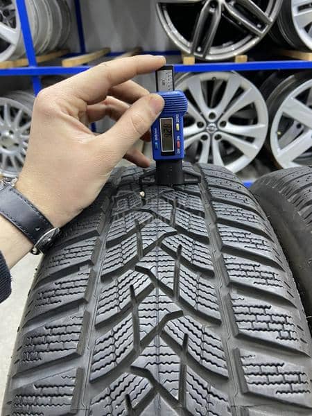 Dunlop 215/60 R16 Zimska