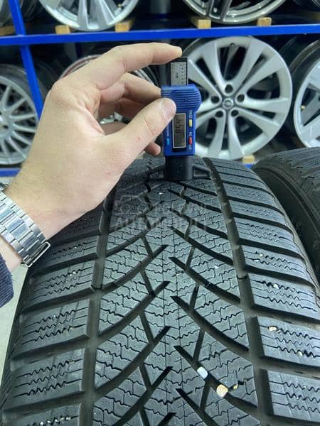 Semperit 225/45 R17 Zimska