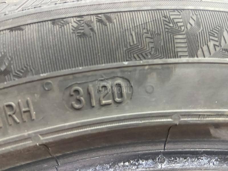 Semperit 225/45 R17 Zimska