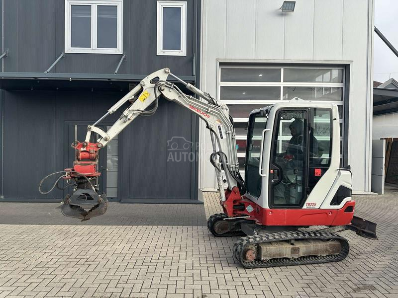 Takeuchi TB225