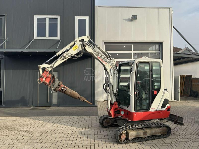 Takeuchi TB225