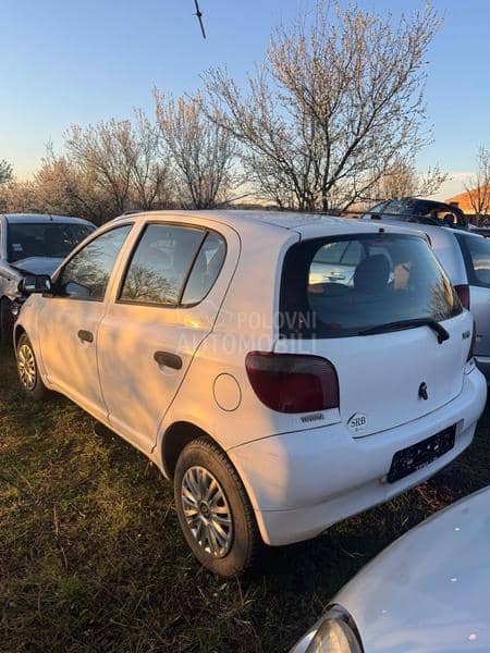 Toyota Yaris VVT-I 2003. god. -  kompletan auto u delovima