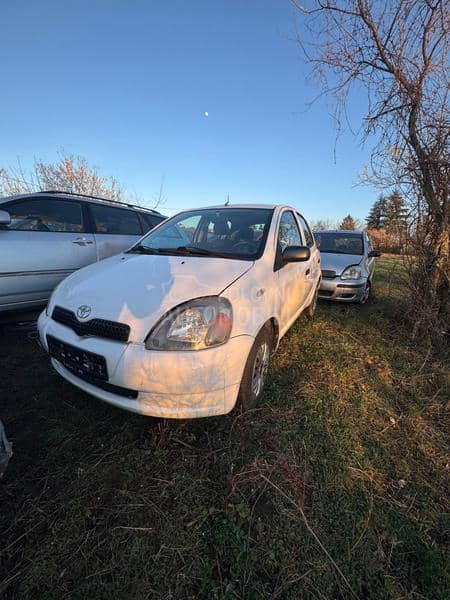 Toyota Yaris VVT-I 2003. god. -  kompletan auto u delovima