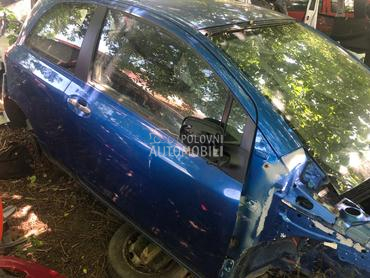 Toyota Yaris 3vrata 2007. god. -  kompletan auto u delovima