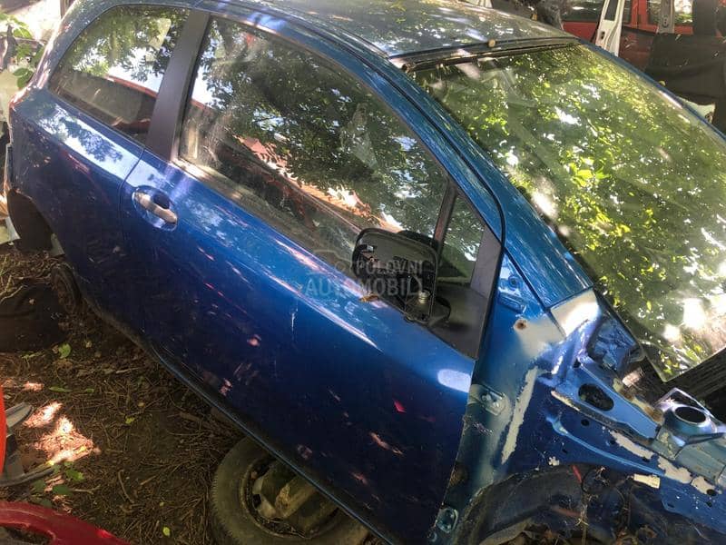 Toyota Yaris 3vrata 2007. god. -  kompletan auto u delovima