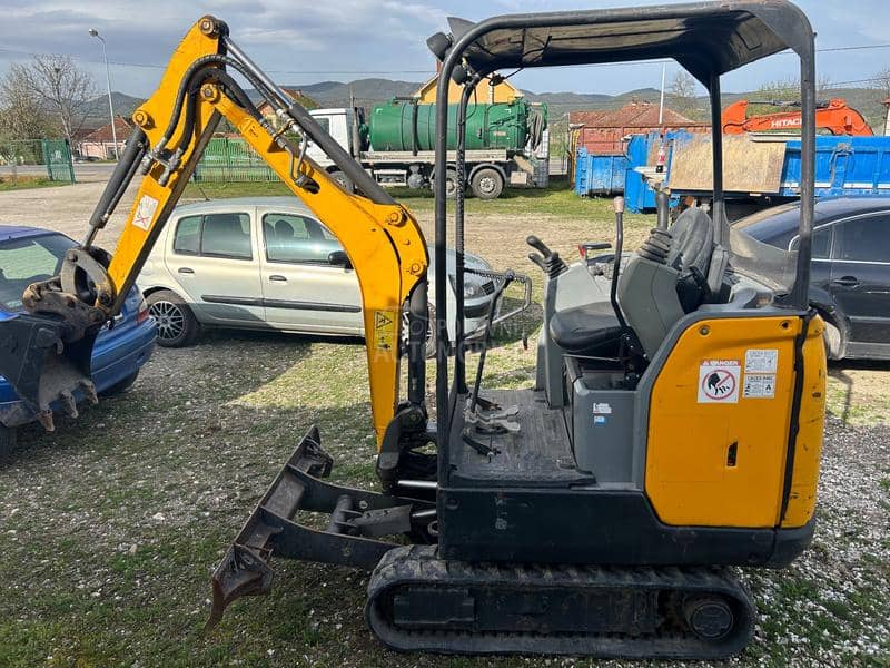 Bobcat E17