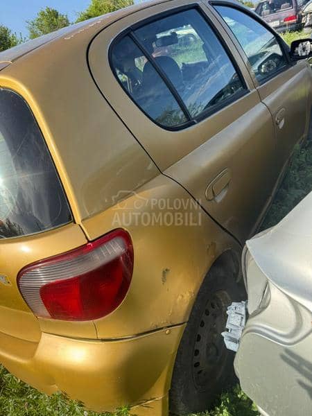 Toyota Yaris 5vrata 2002. god. -  kompletan auto u delovima