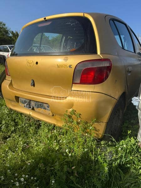 Toyota Yaris 5vrata 2002. god. -  kompletan auto u delovima