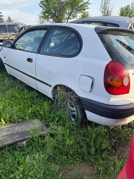 Toyota Corolla 1.9diz 2001. god. -  kompletan auto u delovima