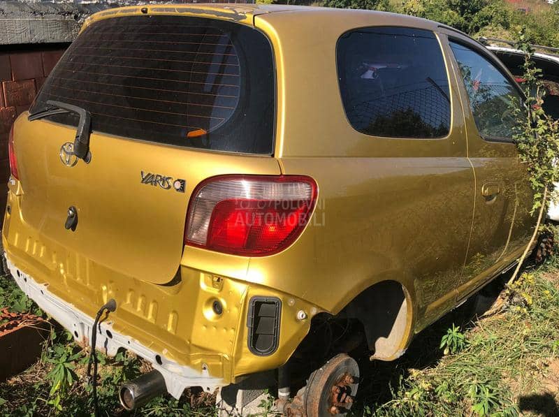 Toyota Yaris 3vrata 2002. god. -  kompletan auto u delovima