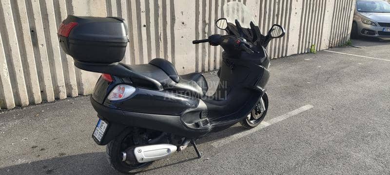 Piaggio x9