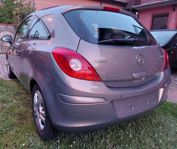 Opel Corsa D 1.3 cdti... na.vi