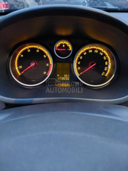 Opel Corsa D 1.3 cdti... na.vi