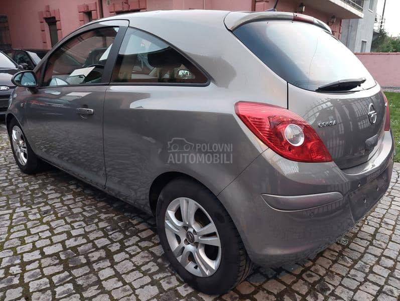 Opel Corsa D 1.3 cdti... na.vi