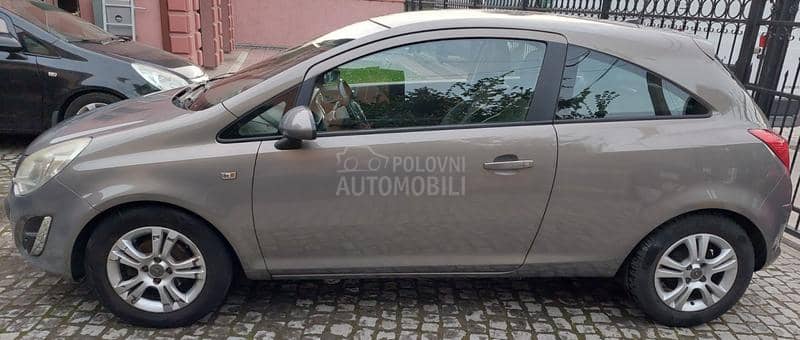 Opel Corsa D 1.3 cdti... na.vi