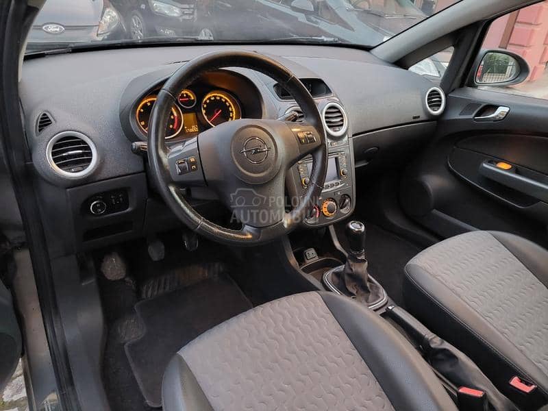 Opel Corsa D 1.3 cdti... na.vi
