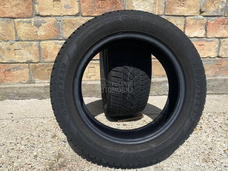 Goodyear 215/55 R16 Zimska