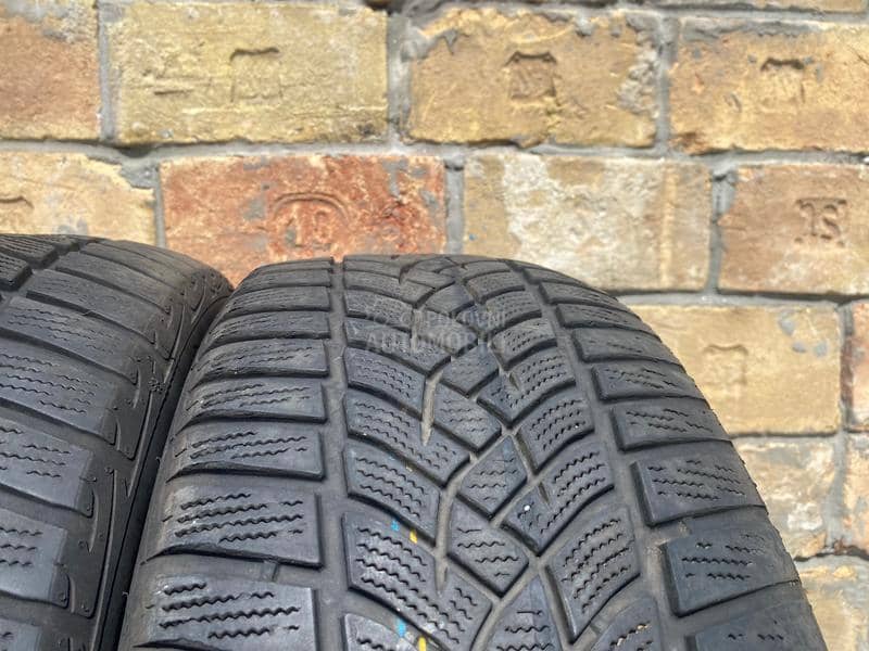 Goodyear 215/55 R16 Zimska