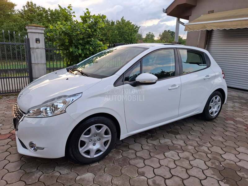 Peugeot 208 
