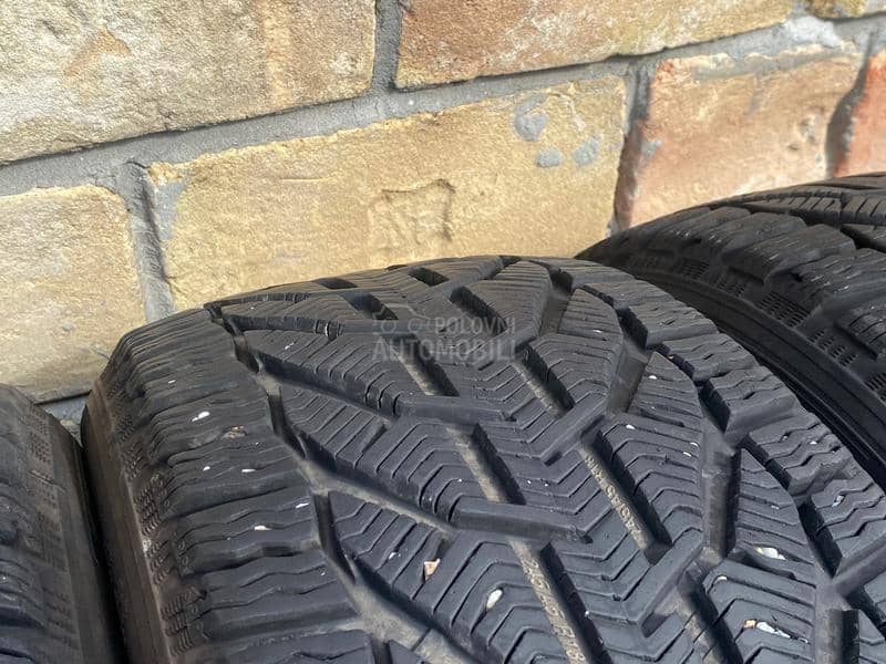 Taurus 245/45 R18 Zimska