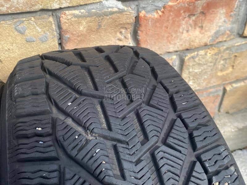 Taurus 245/45 R18 Zimska