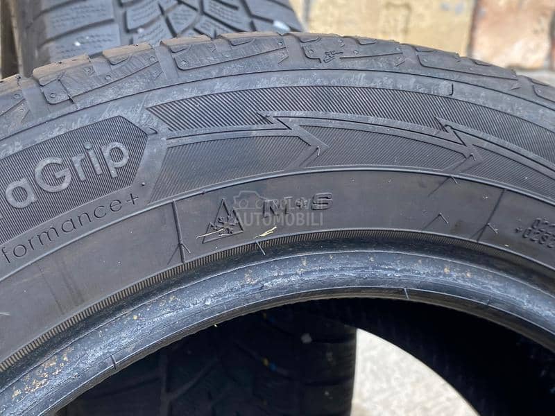 Goodyear 215/55 R16 Zimska