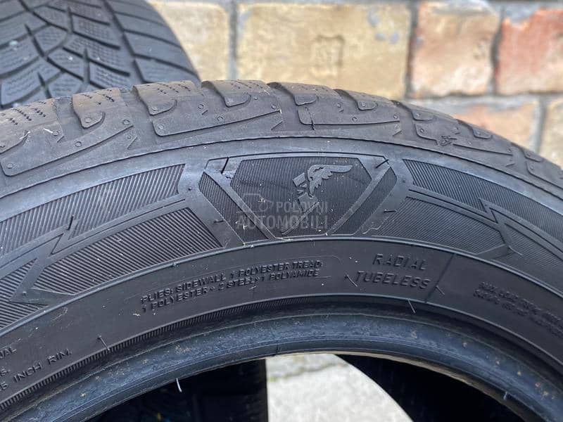 Goodyear 215/55 R16 Zimska