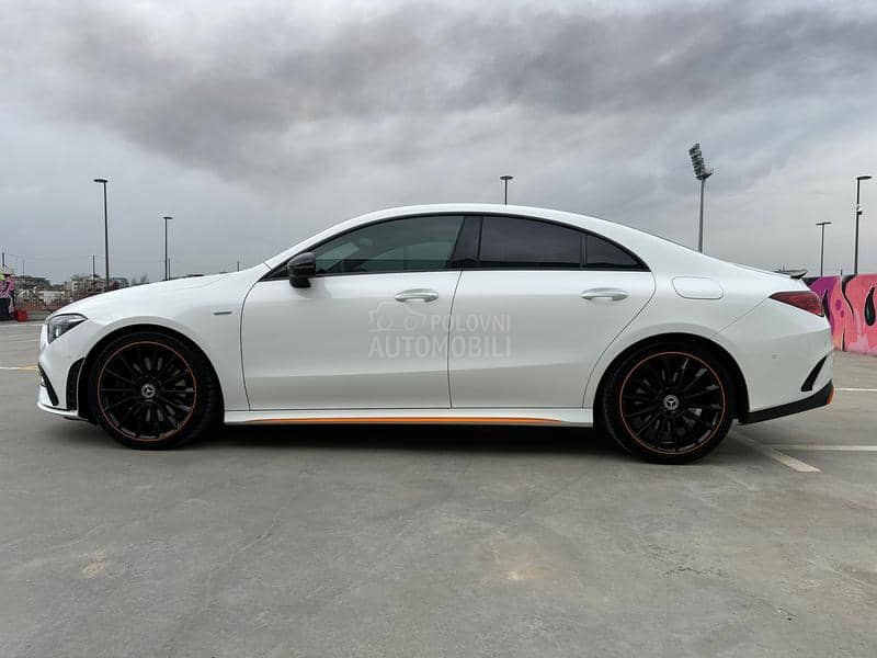 Mercedes Benz CLA 250 4Matic / Orange Art